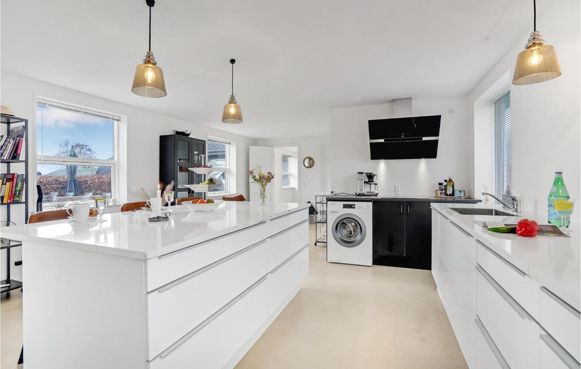 Gorgeous Home In Sunds With Kitchen Buitenkant foto